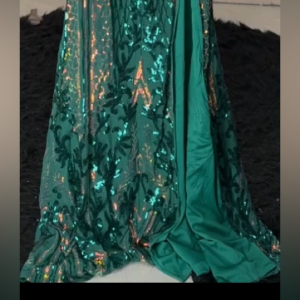 Emerald Green Sequin Gown - Picture 2 of 8